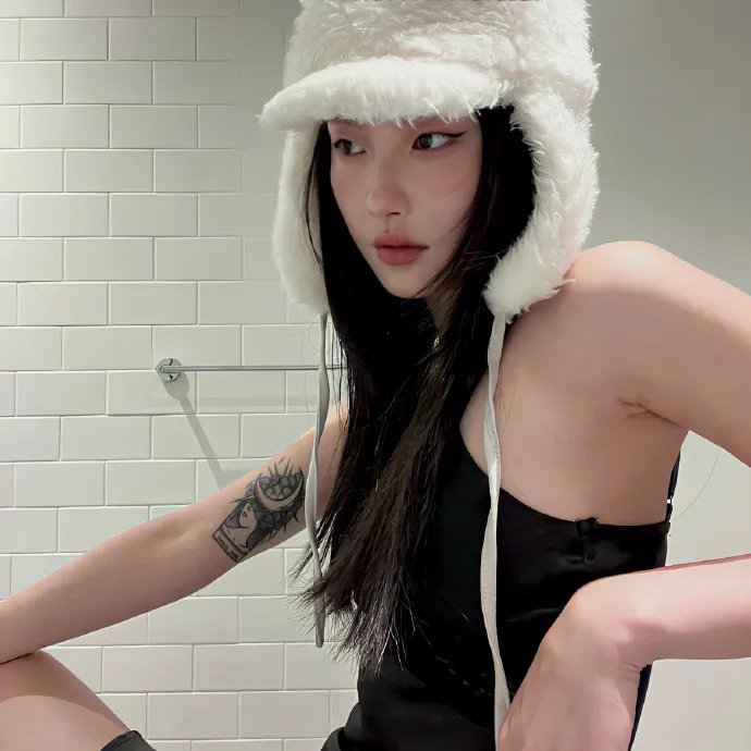 在此一群